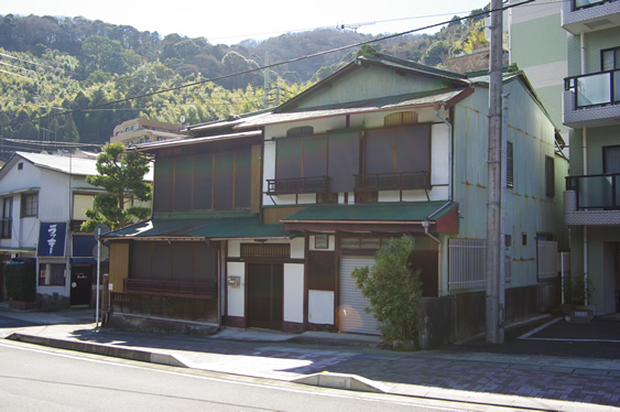 戸建 湯河原 真鶴 熱海市泉 温泉引き込み済み元民宿古民家 伊豆不動産 伊豆別荘 熱海不動産 熱海マンションならアースホーム